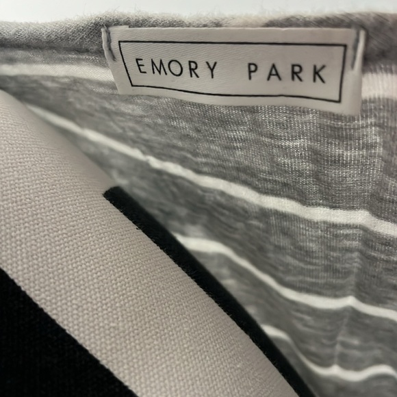 Emory Park by stitch fix, XXL v-neck short sleeve shirt - Picture 3 of 3